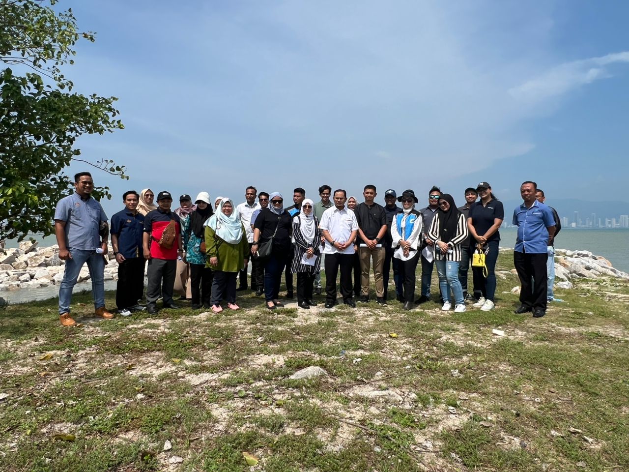 LAWATAN TAPAK PROJEK PEMBINAAN DAN PEMBAIKAN BAN PANTAI DI PERSISIRAN PANTAI BAGAN AJAM, PULAU PINANG.
